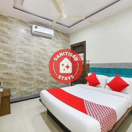 OYO 67345 Hotel Anjani Inn Naroda Bagian luar foto