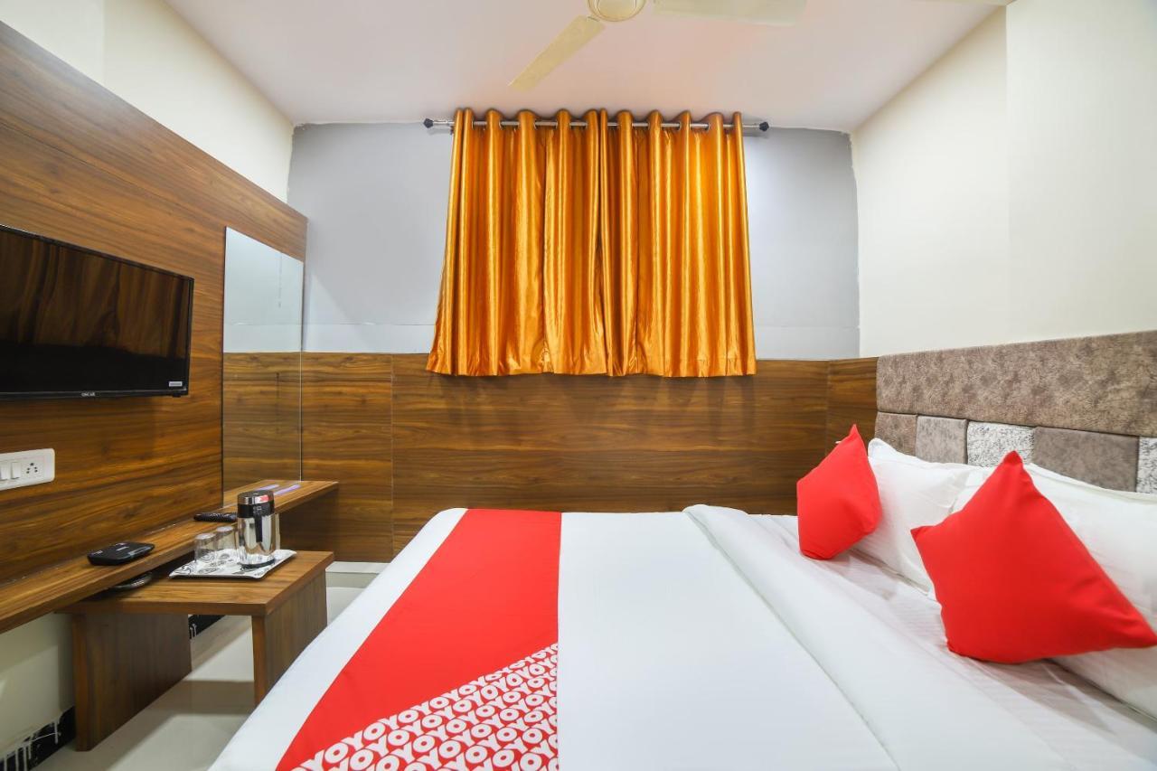 OYO 67345 Hotel Anjani Inn Naroda Bagian luar foto