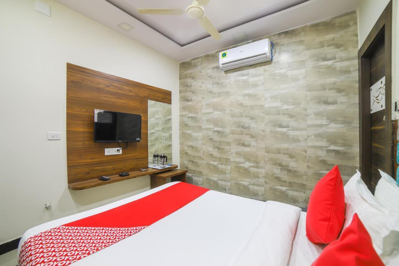 OYO 67345 Hotel Anjani Inn Naroda Bagian luar foto