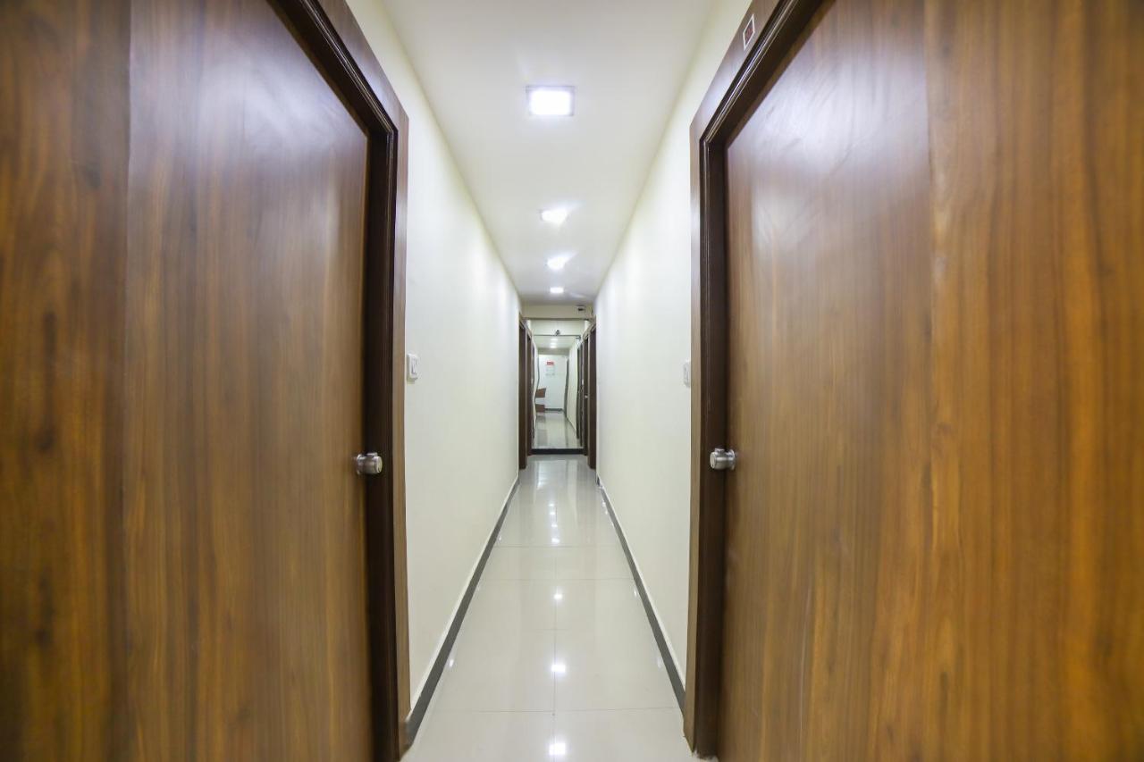 OYO 67345 Hotel Anjani Inn Naroda Bagian luar foto